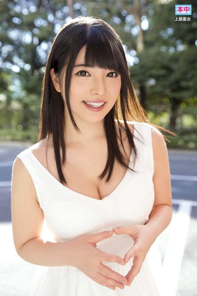 Ai Uehara - Tiểu sử của nữ hoàng của công nghiệp 18+