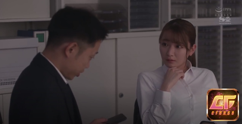 Bộ phim cơn mưa to cậu nhân viên tăng ca đã ngủ nhờ nhà tiền bối có cặp ngực to