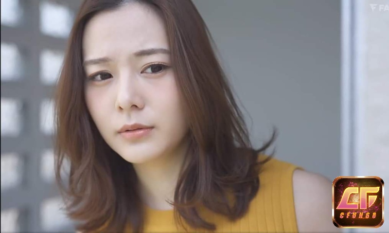 Nene Yoshitaka vừa là diễn viên phim khiêu dâm vừa là một nữ thần tượng áo tắm nổi tiếng