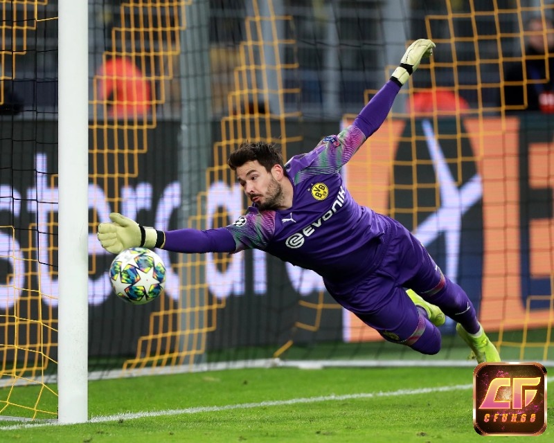 Roman Burki xứng đáng lọt vào top thủ môn hay nhất Bundesliga