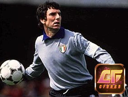 Dino Zoff luôn là bức tường thành vững chắc