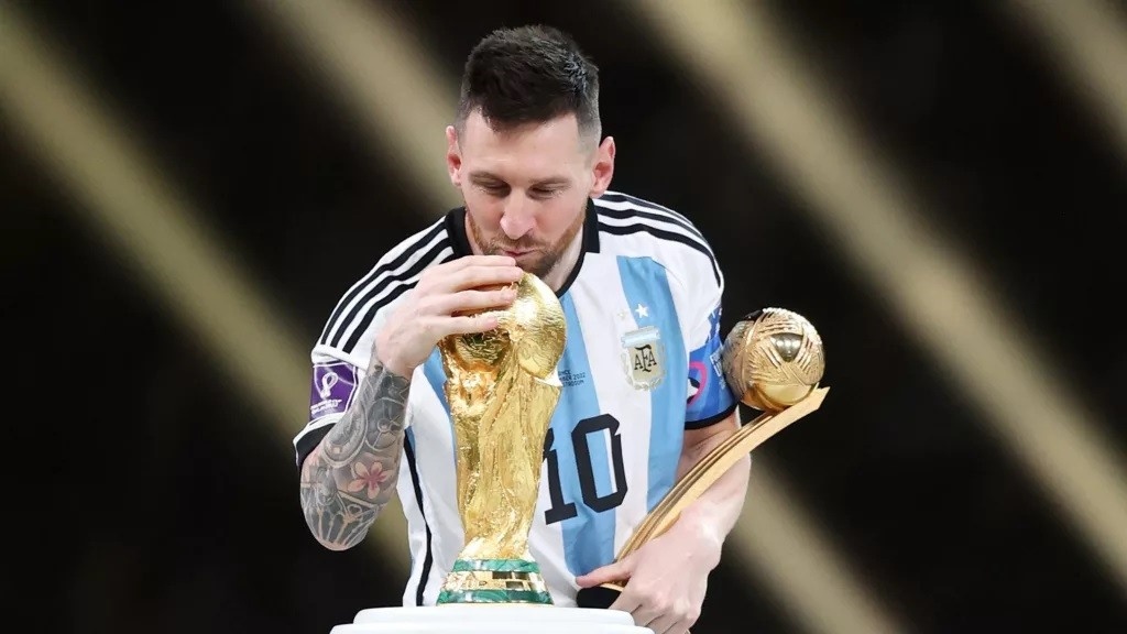 Cầu thủ vĩ đại nhất mọi thời đại : Messi hay Ronaldo