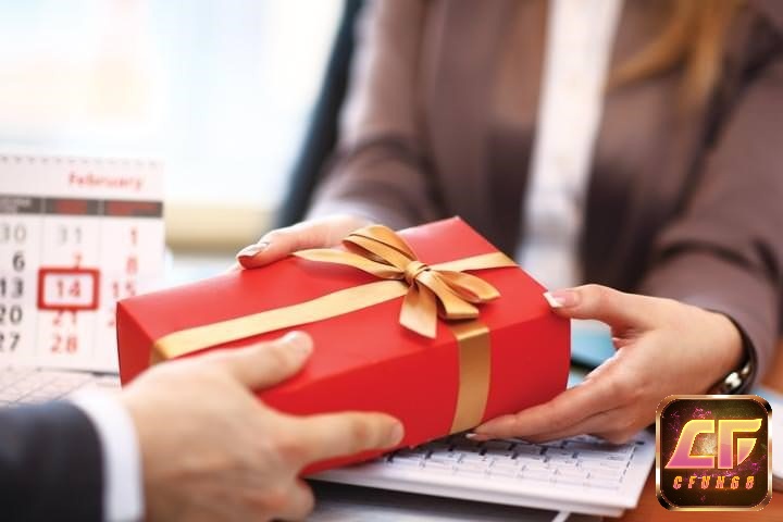 Mơ thấy được tặng điện thoại là dự báo tốt