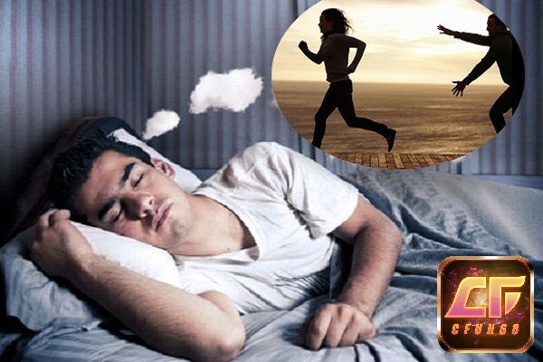 Mơ thấy có người đuổi theo mình báo hiệu sự kiện tương lai