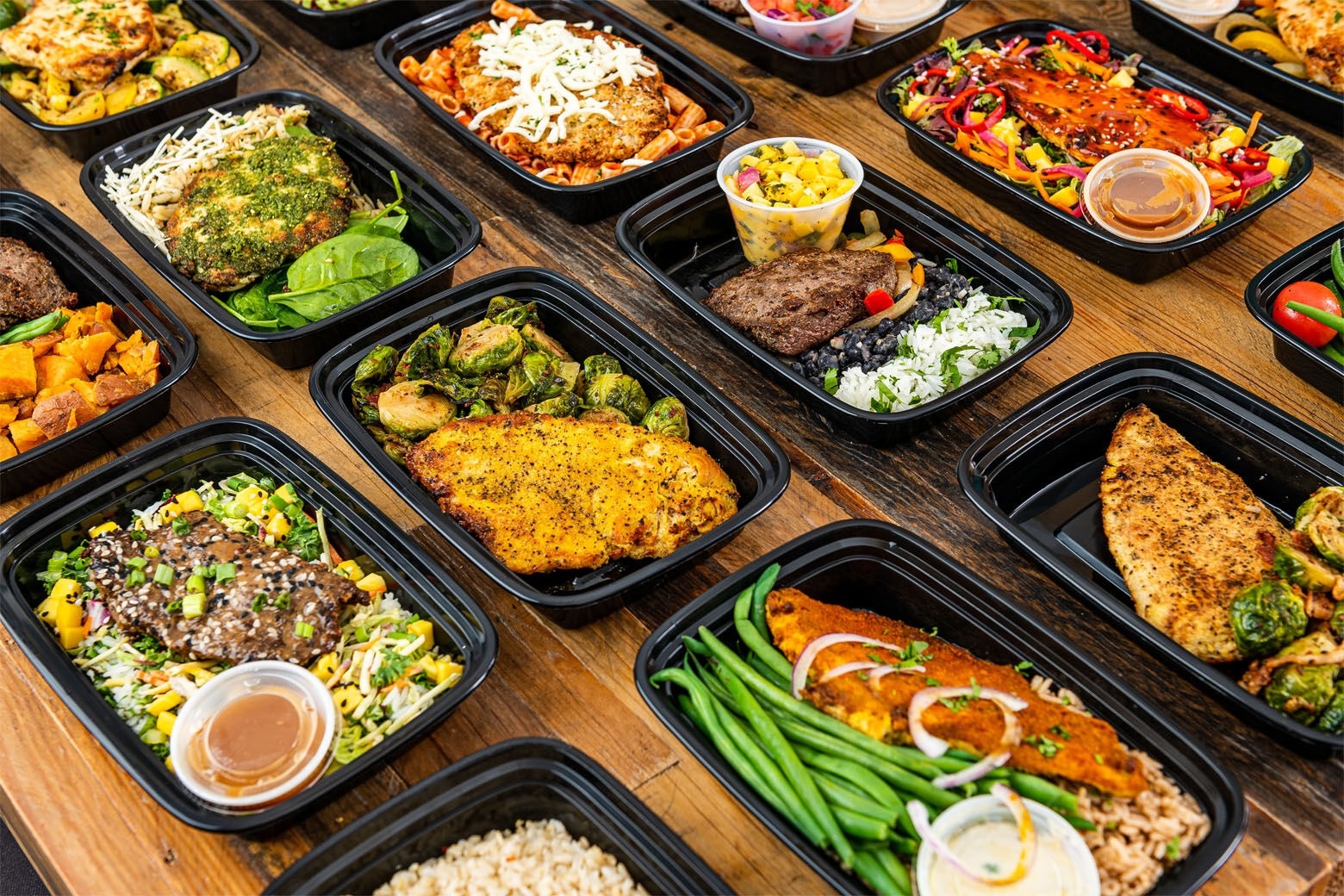 Mơ thấy đồ ăn mang điềm báo gì? Gợi ý con số tài lộc