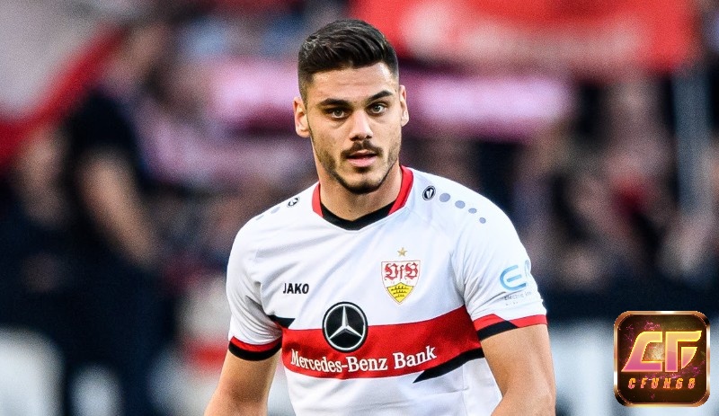 Konstantinos Mavropanos là một trung vệ hay nhất Bundesliga