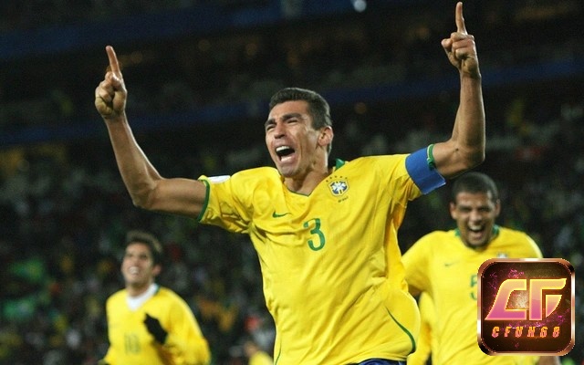 Lucio là một bức tường không thể xuyên phá của Selecao trong World Cup