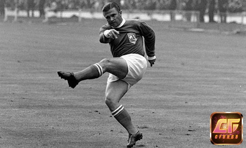 Ferenc Puskas là một cầu thủ người Hungary với khả năng kiểm soát bóng điêu luyện