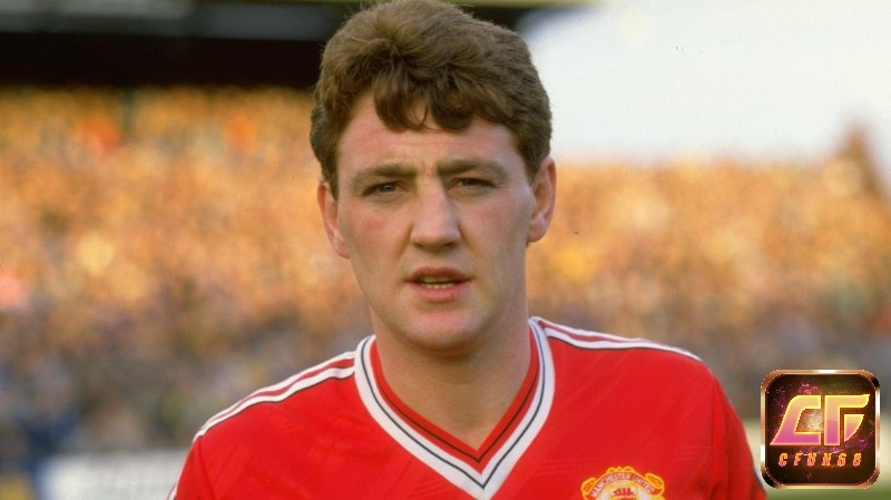 Hậu vệ hay nhất Ngoại hạng Anh - Steve Bruce