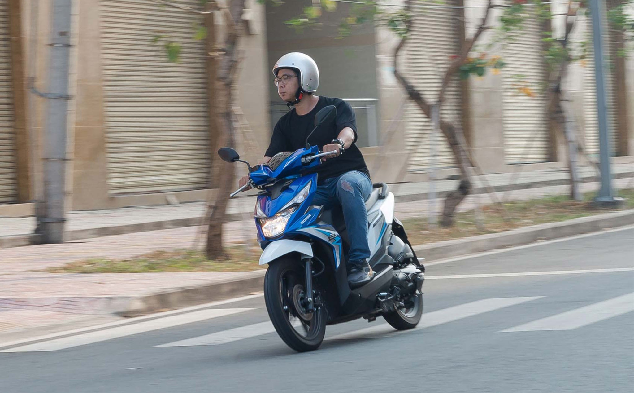 Mơ thấy chạy xe đánh số gì? Giải mã giấc mơ thấy xe máy