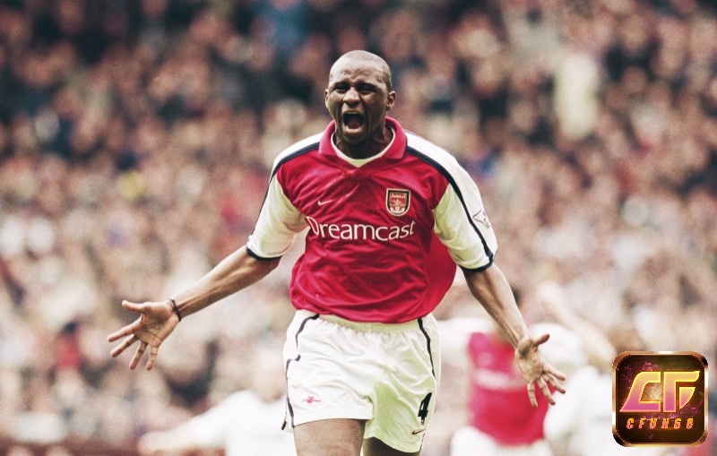 Tiền vệ hay nhất Ngoại hạng Anh - Patrick Vieira