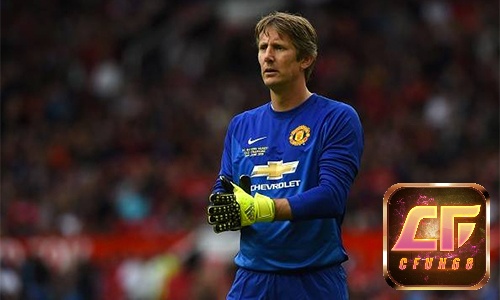 Edwin van der Sar Edwin van der Sar là thủ môn khả năng điều khiển bóng bằng chân vô cùng thành thạo