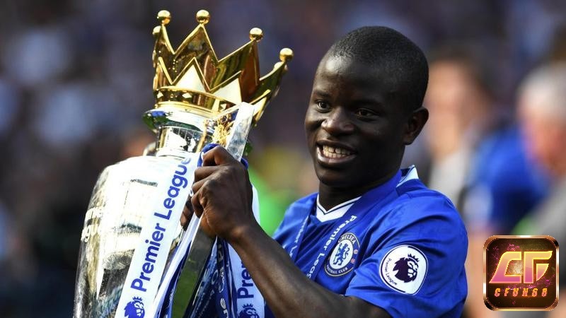 N'Golo Kanté nổi tiếng tranh chấp bóng mạnh mẽ và đọc tình huống tốt
