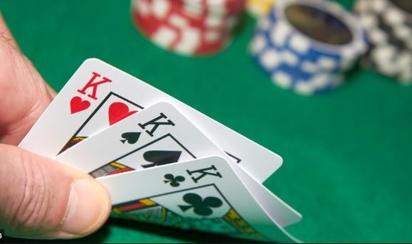 Game đánh bài tá lả: Cách chơi đơn giản và dễ thắng