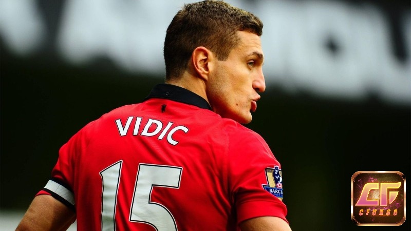 Nemanja Vidic là một cái tên không thể thiếu khi nhắc đến top trung vệ hay nhất ngoại hạng anh