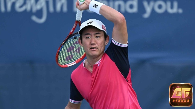 Yoshihito Nishioka tay vợt thấp của Nhật Bản